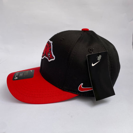 Gorra Nike Arkansas Razorbacks Negra y Roja