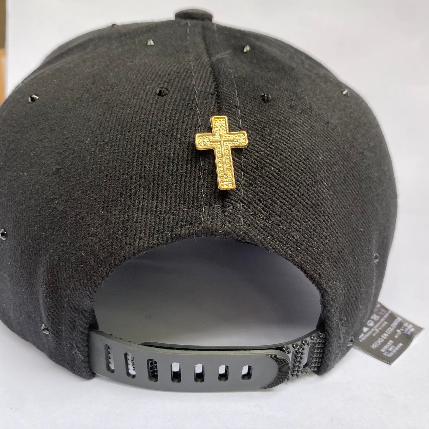 Gorra Cruz Dorada Ajustable Negra