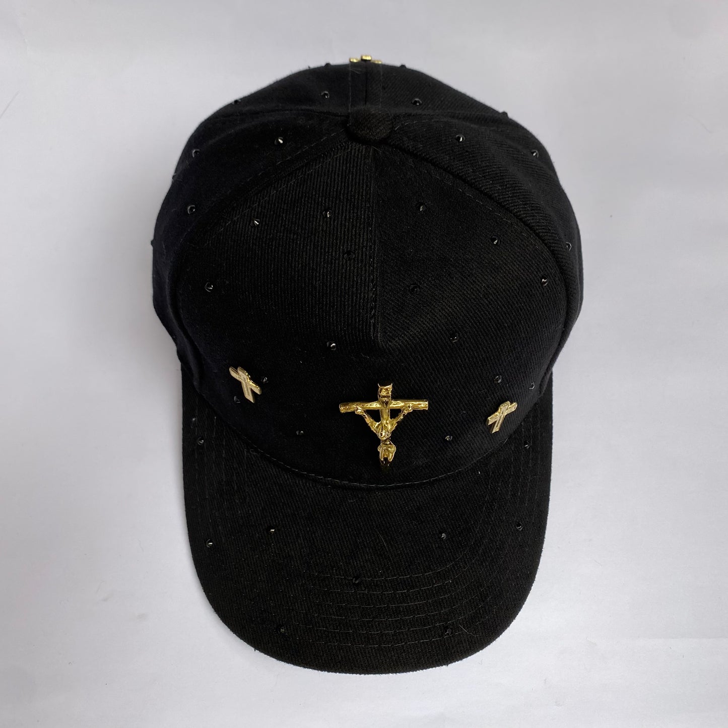 Gorra Cruz Dorada Ajustable Negra
