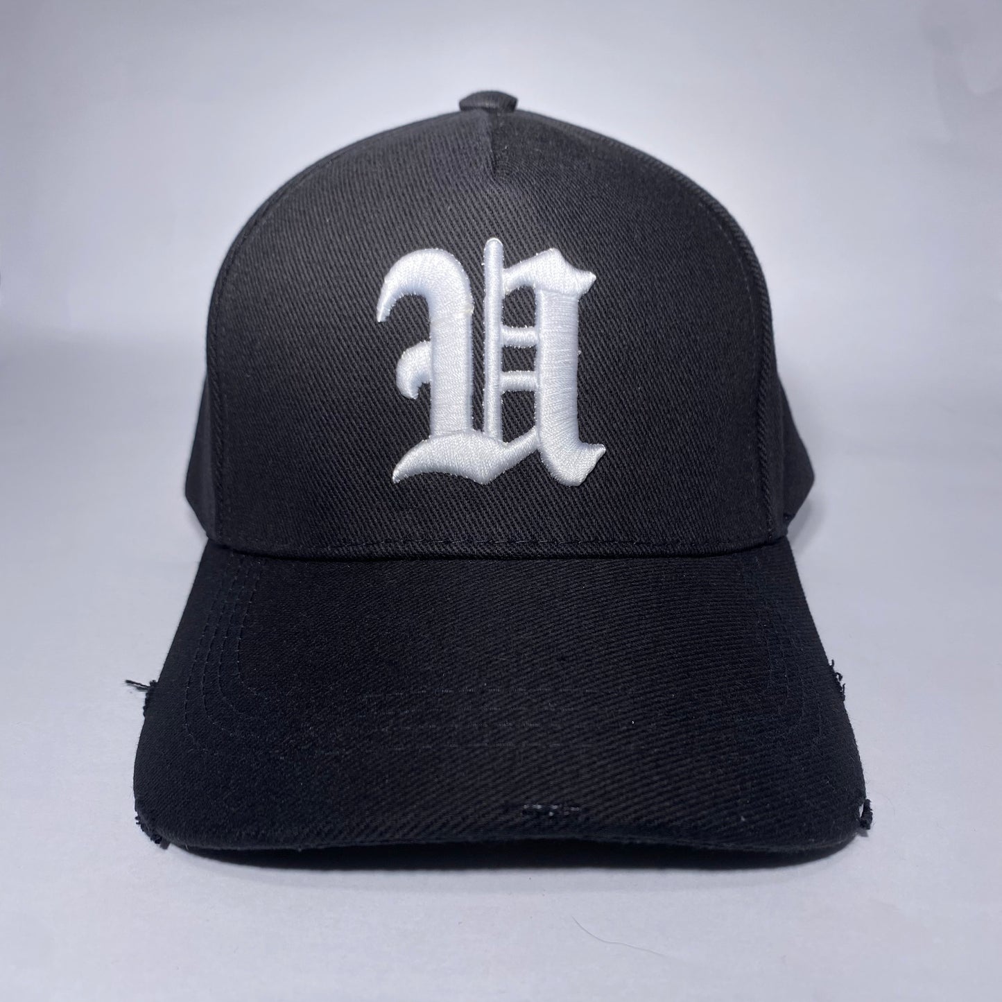 Gorra Undergold Negra Logo “U” Blanco