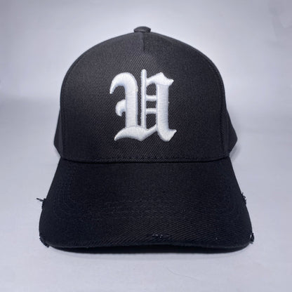 Gorra Undergold Negra Logo “U” Blanco