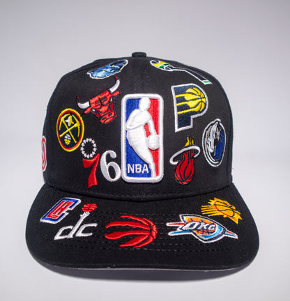 Gorra New Era NBA All Over Logo 9FIFTY Snapback Negra